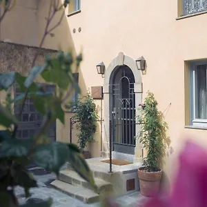 *** Bed & Breakfast Di Via Montebello Italia